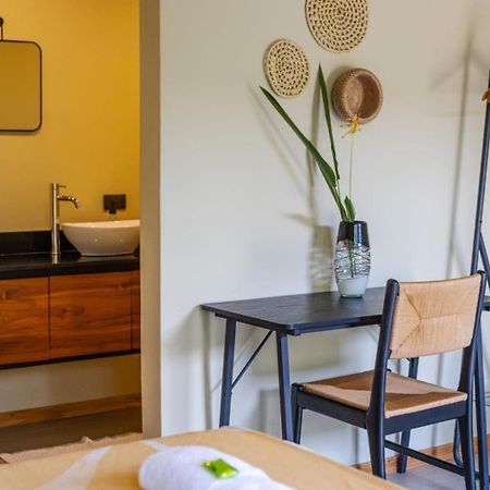 Hotel Y Cabinas Del Tropico Guapiles Ngoại thất bức ảnh