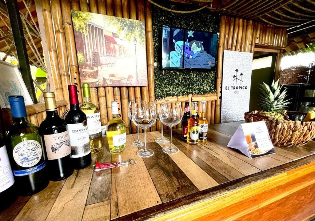 Hotel Y Cabinas Del Tropico Guapiles Ngoại thất bức ảnh