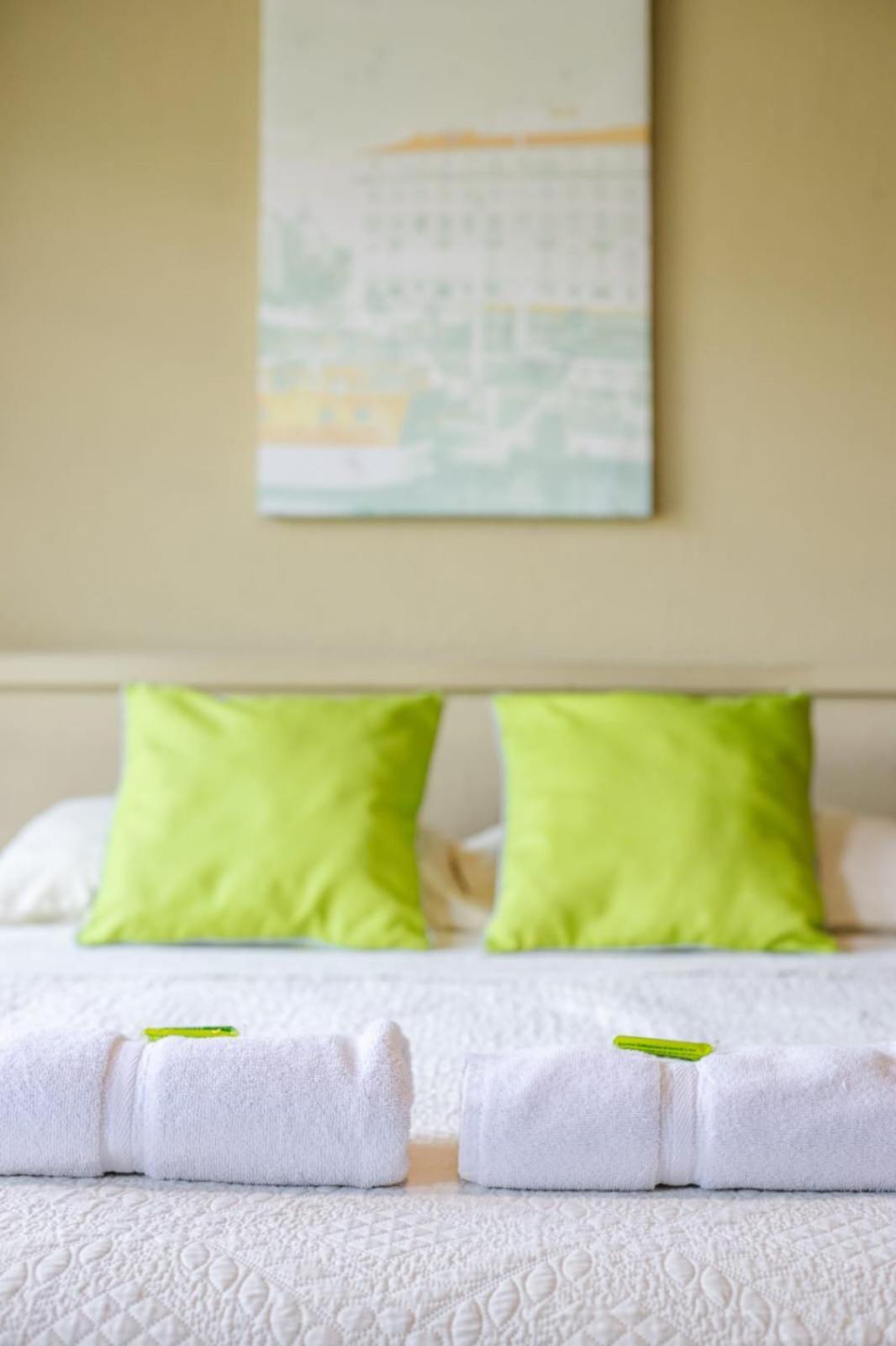 Hotel Y Cabinas Del Tropico Guapiles Ngoại thất bức ảnh