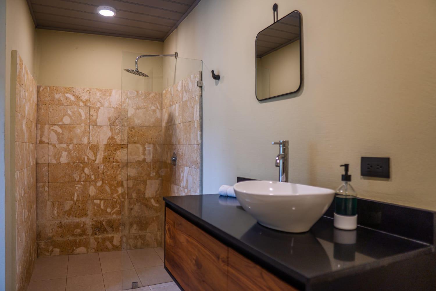 Hotel Y Cabinas Del Tropico Guapiles Ngoại thất bức ảnh