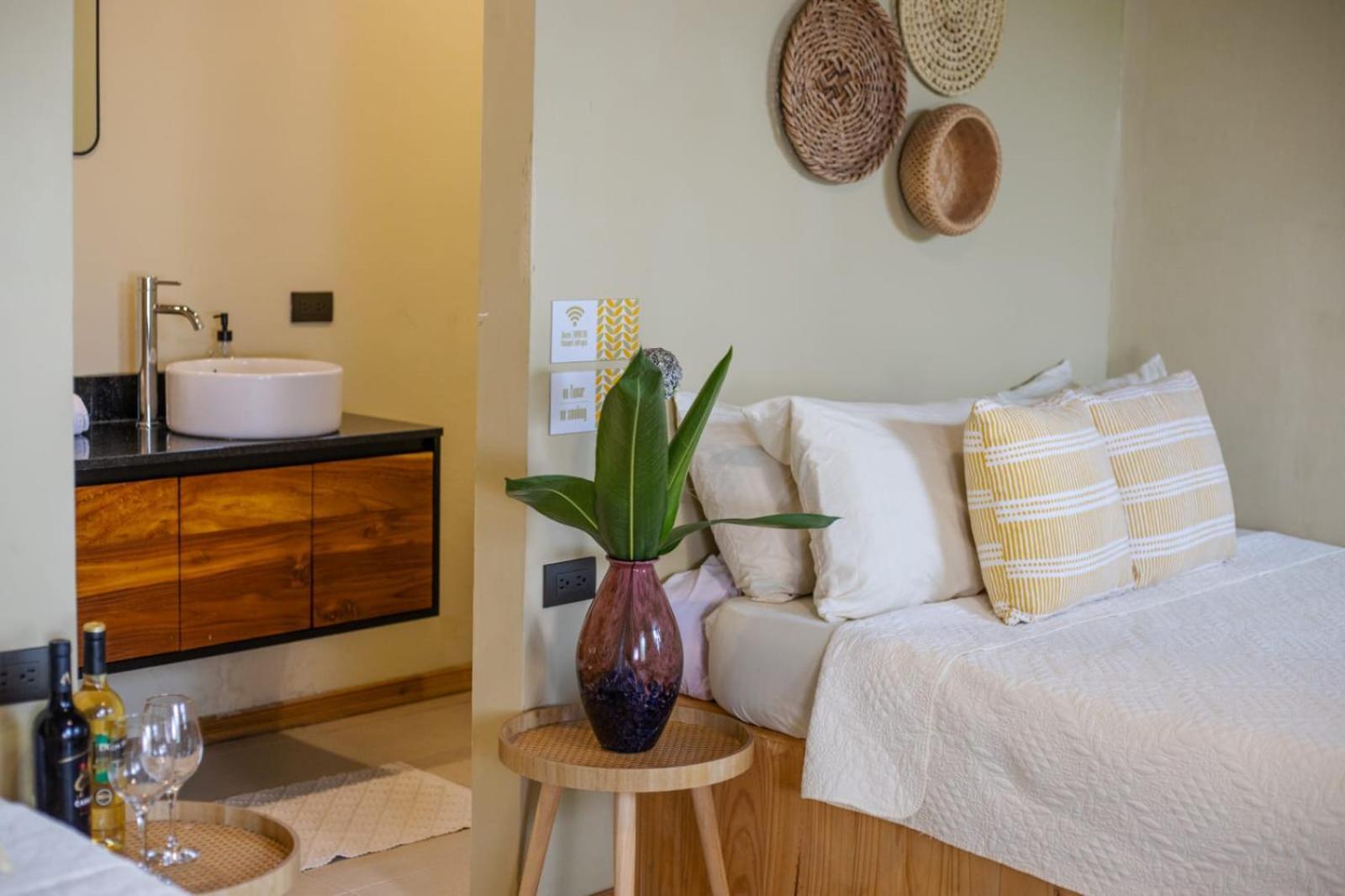 Hotel Y Cabinas Del Tropico Guapiles Ngoại thất bức ảnh