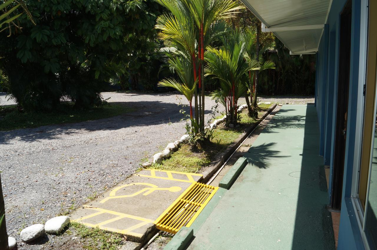 Hotel Y Cabinas Del Tropico Guapiles Ngoại thất bức ảnh